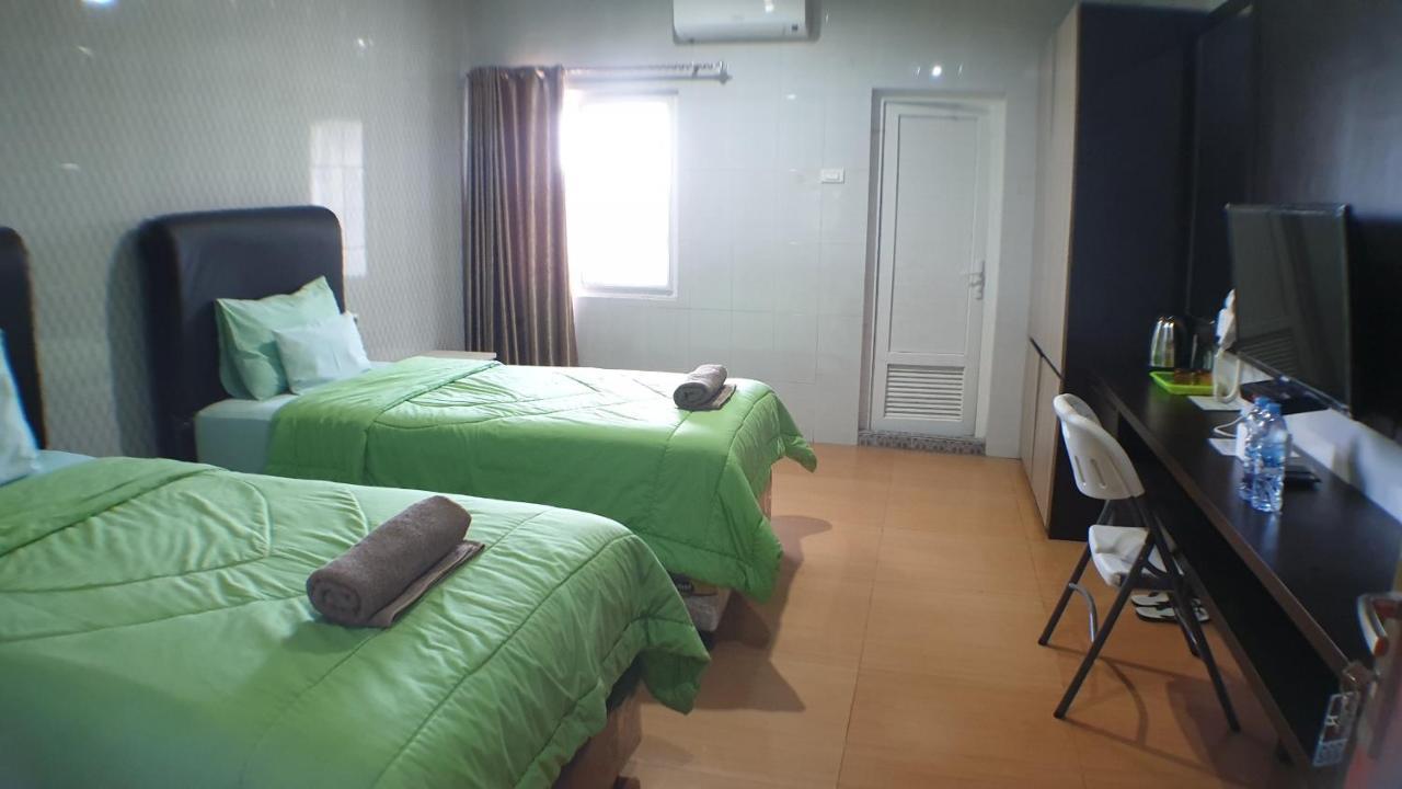 Nasional Hotel Gunungsitoli Exterior foto