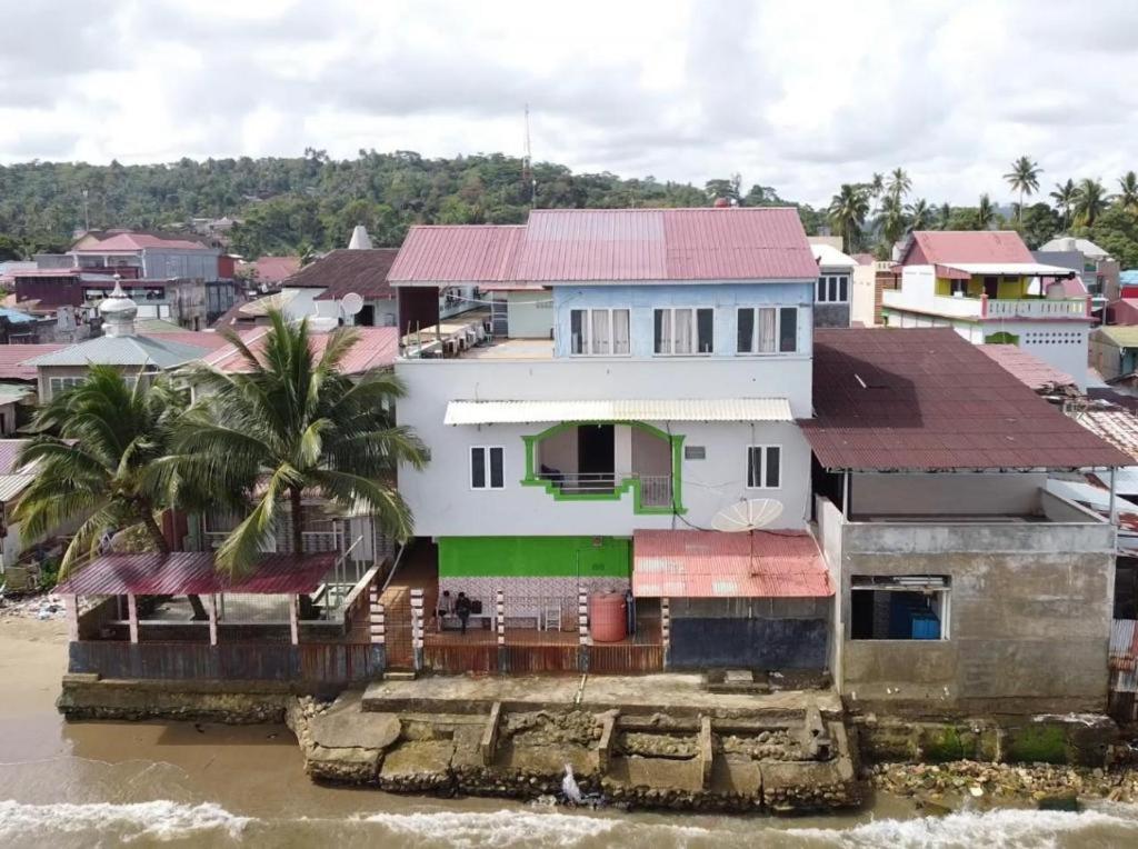 Nasional Hotel Gunungsitoli Exterior foto