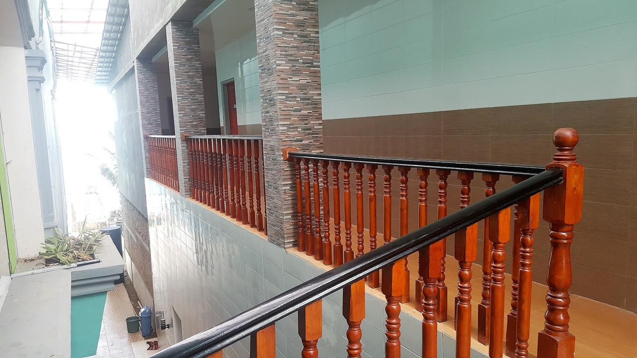 Nasional Hotel Gunungsitoli Exterior foto