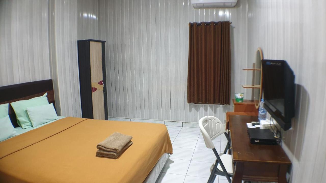 Nasional Hotel Gunungsitoli Exterior foto